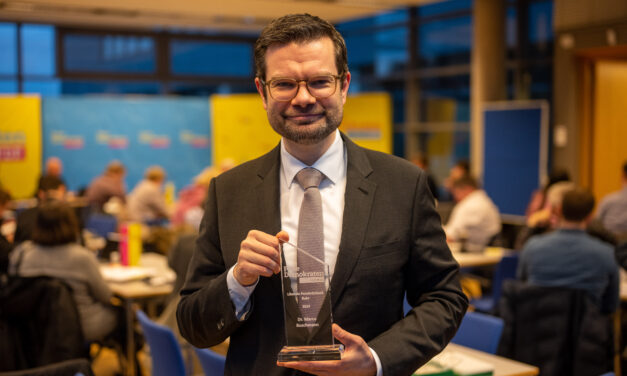 Dr. Marco Buschmann als neue „Liberale Persönlichkeit Ruhr“ geehrt
